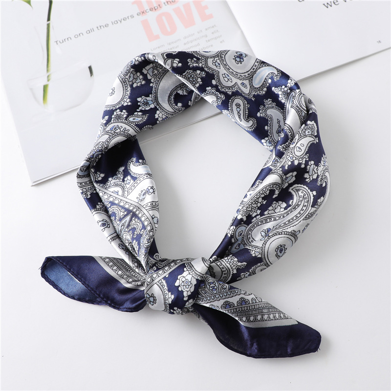 Face Scarf Mask - وشاح حريري فاخر مربع الشكل بطول
