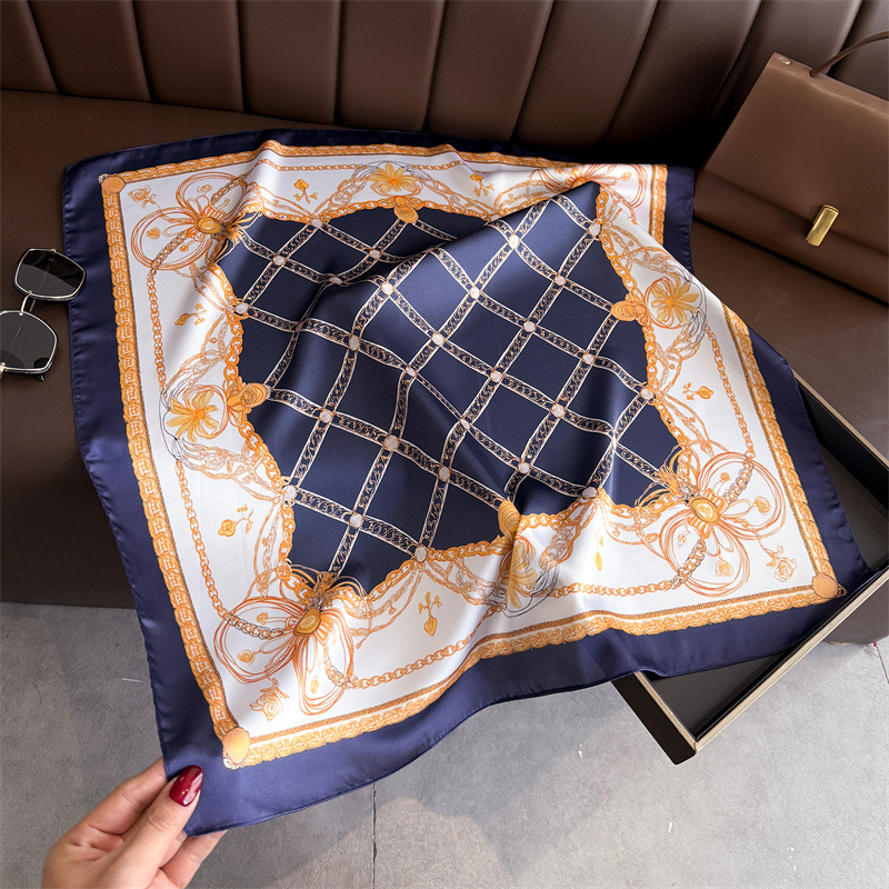 وشاح حريري مربع أزرق كلاسيكي ب - مراجعة Face Scarf Mask وسعره