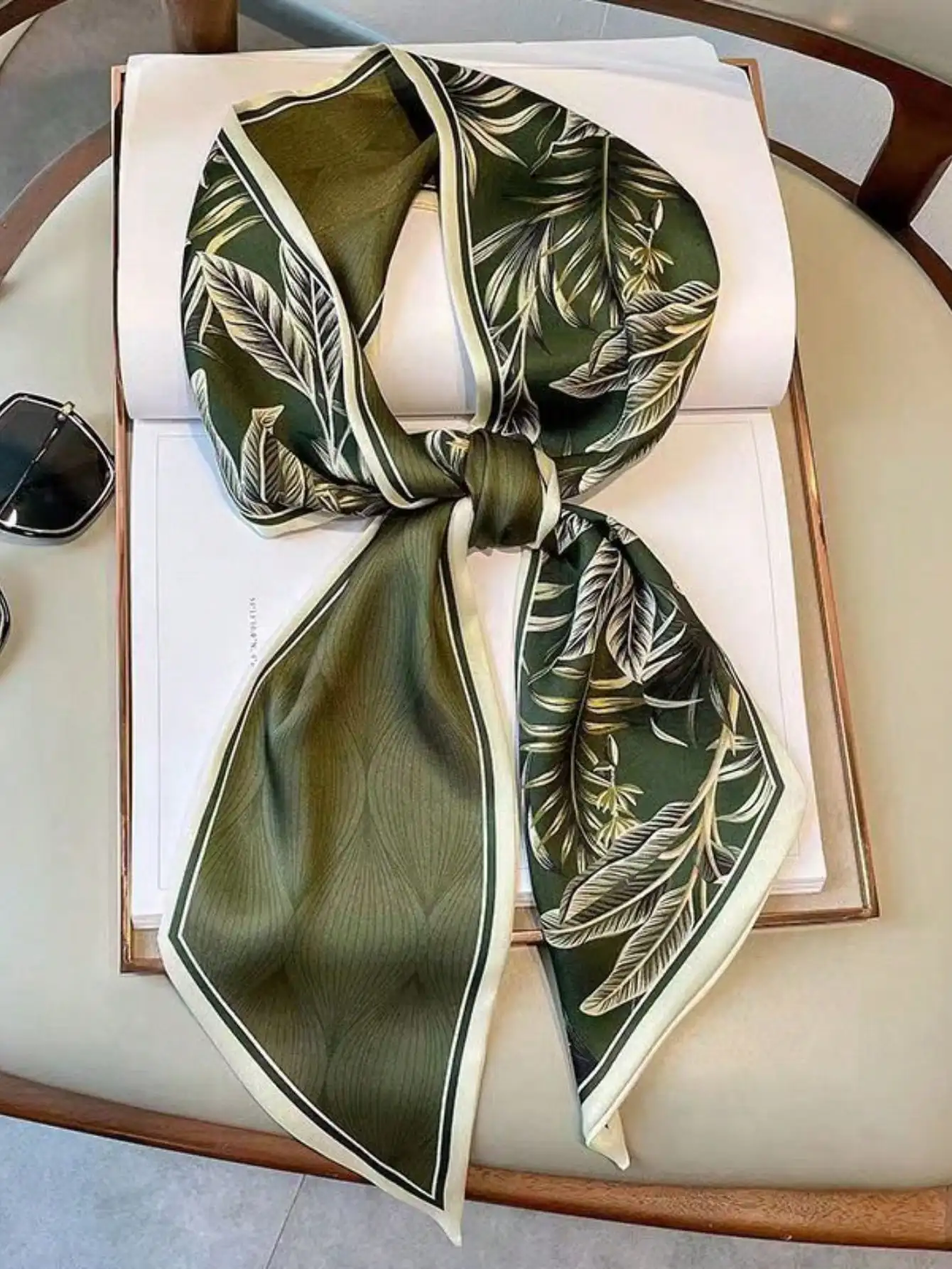 وشاح مربع كاجوال من الحرير الص - مراجعة Scarf Silk Square وسعره