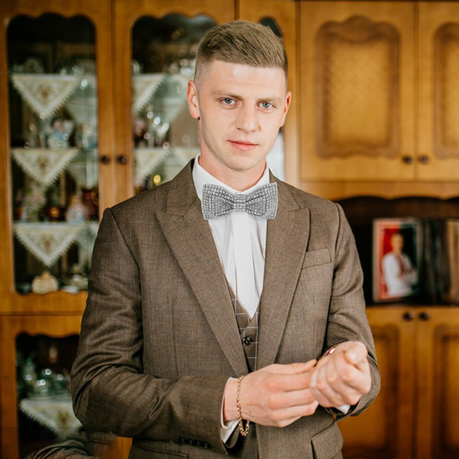 ربطة عنق مزدوجة الطبقات مرصعة  - مراجعة Bow Tie Pre Tied وسعره